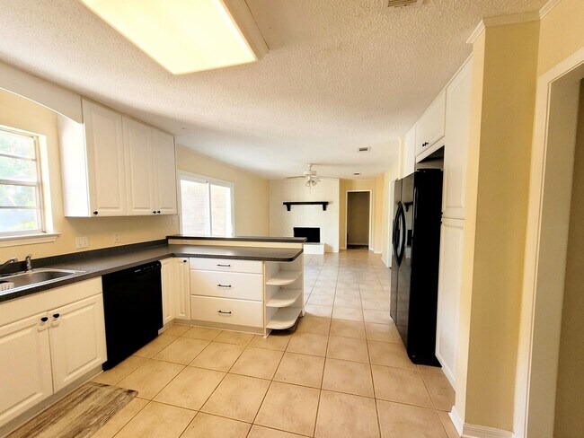 Foto del edificio - 4 bedroom home near NAS Pensacola West Gate