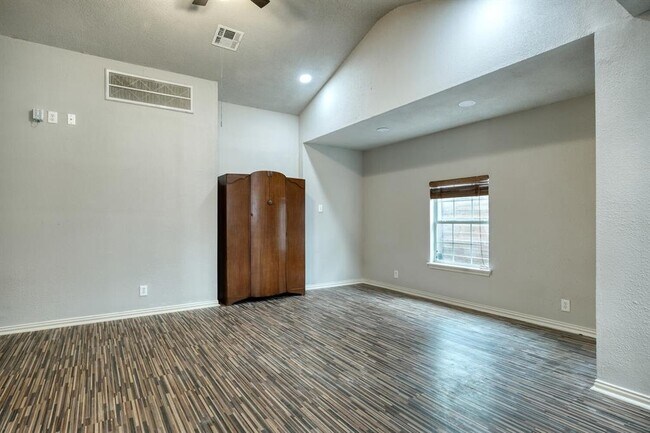 Foto del edificio - 1124 Brookswood Ave
