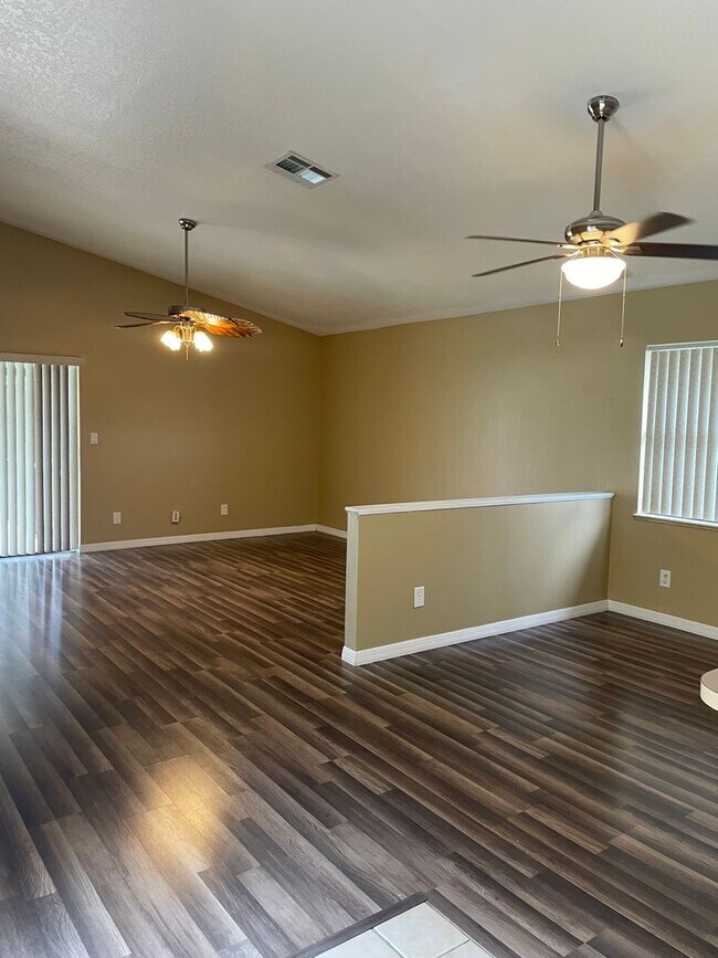 Foto del edificio - Available Now! 3 bedroom 2 bath with a poo...