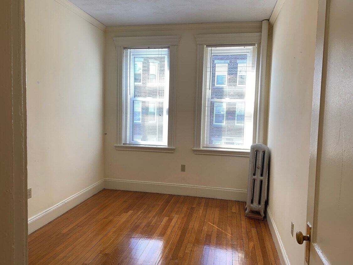 Primary Photo - 124 Peterborough St