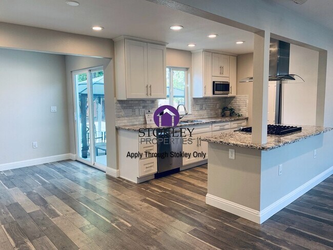 Foto del edificio - Stokley Properties Presents 2445 Maple Ave...