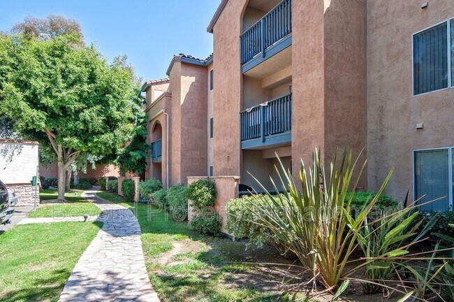 Building Photo - 7180 Shoreline Dr