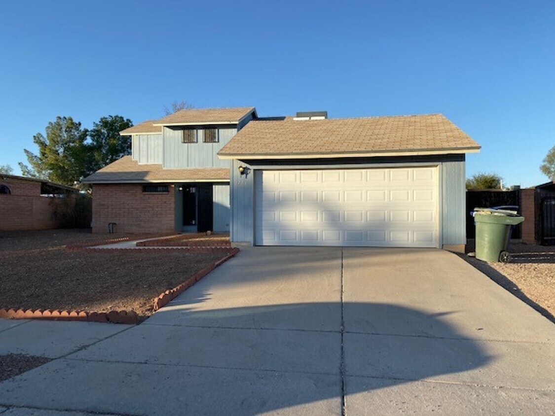 Primary Photo - >>Southwest Gem W/ Pool