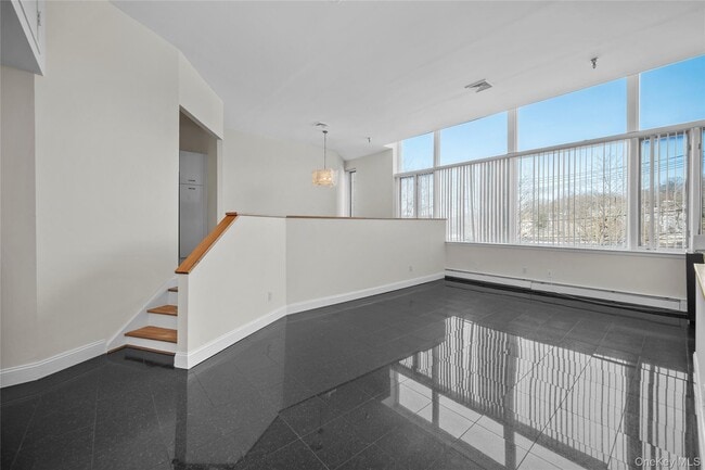 Building Photo - 520 Ashford Ave