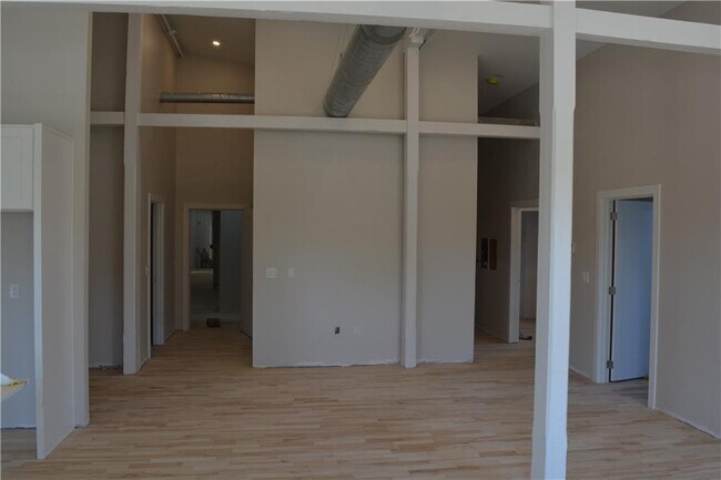 Building Photo - 461 Main St