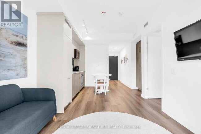 Photo du bâtiment - 863 St Clair Ave W