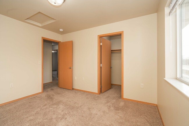 Building Photo - Benson Village Townhomes