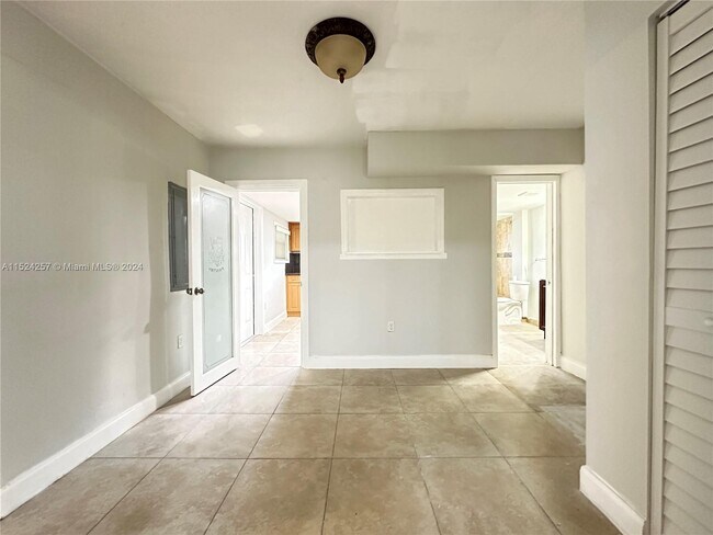 Foto del edificio - 2811 NW 88th St