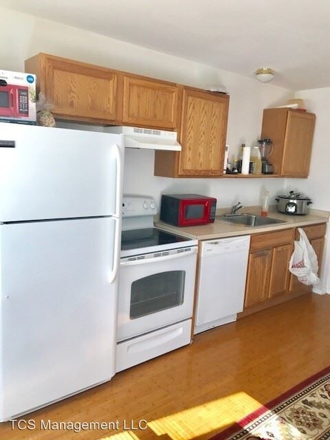 Primary Photo - 2815-2815 W Queen Ln