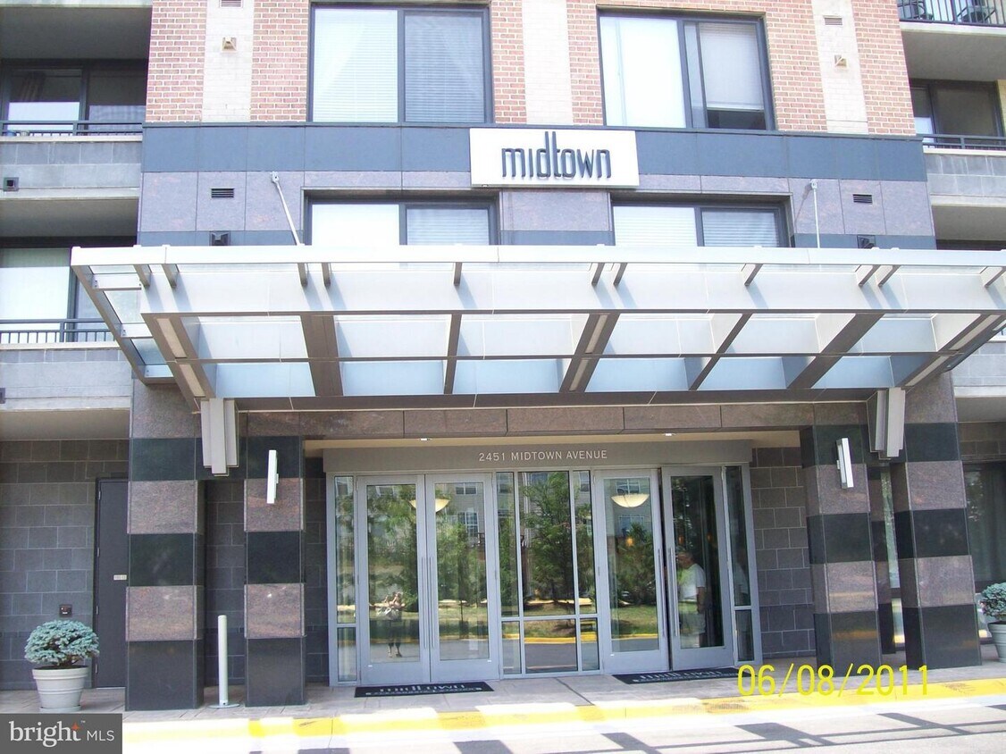 Primary Photo - 2451 Midtown Ave