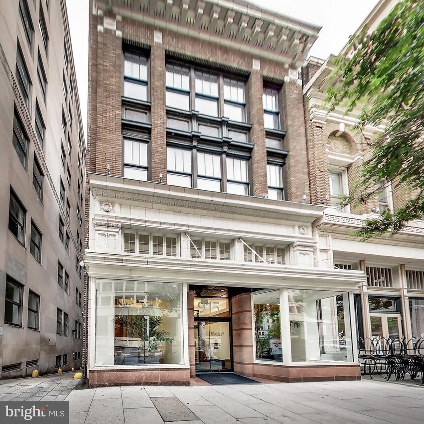 Primary Photo - 915 E St NW