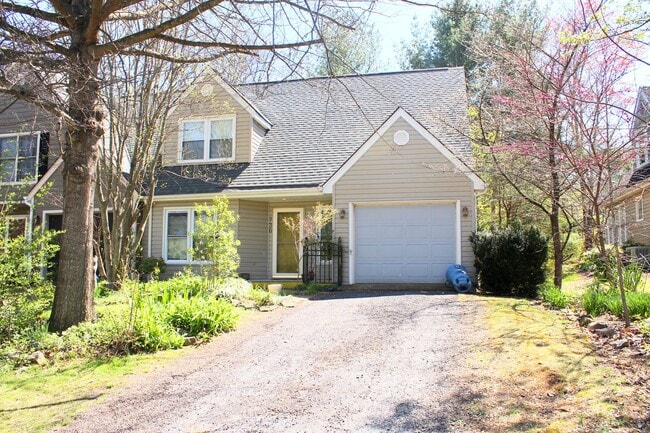Photo - 736 Woodland Dr House