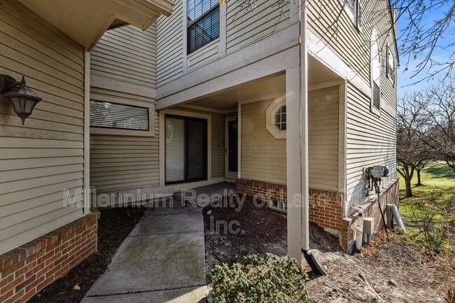 Building Photo - 5611 Drake Hollow Dr