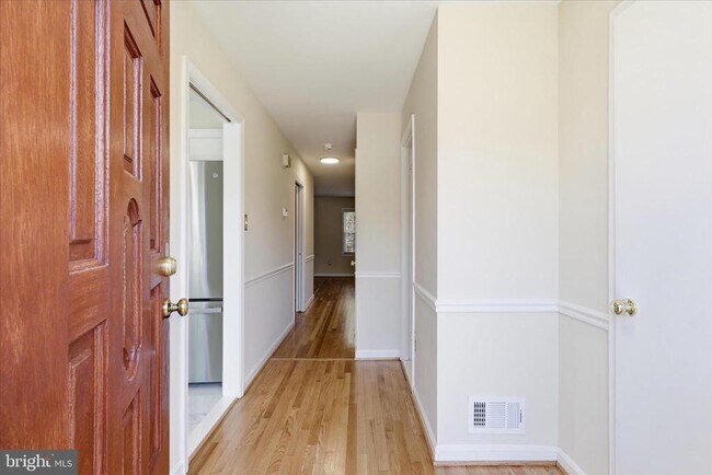 Foto del edificio - 4635 Linmar Ct