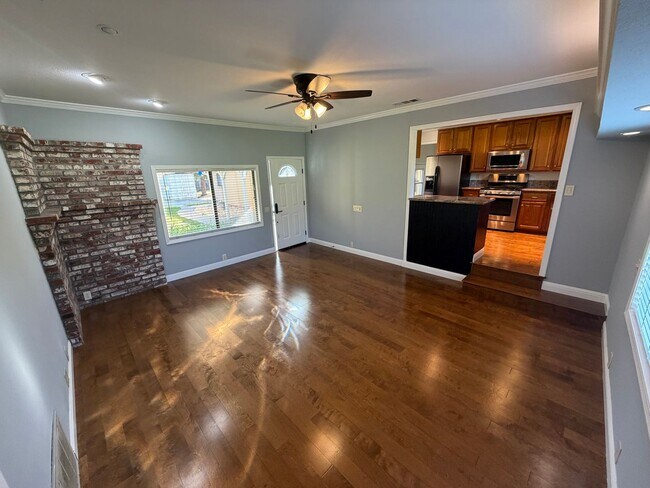 Building Photo - 2720 Larry Ln