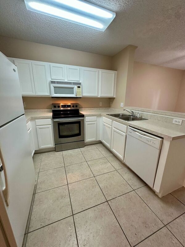 Building Photo - 6002 Osprey Lake Cir