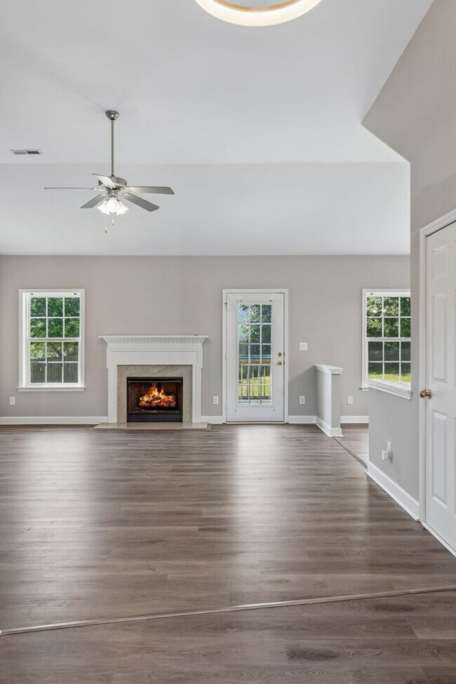 Building Photo - 2601 Danbury Cir