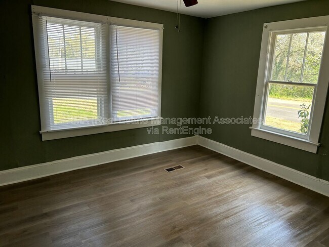 Foto del edificio - 1202 Pleasant Ave