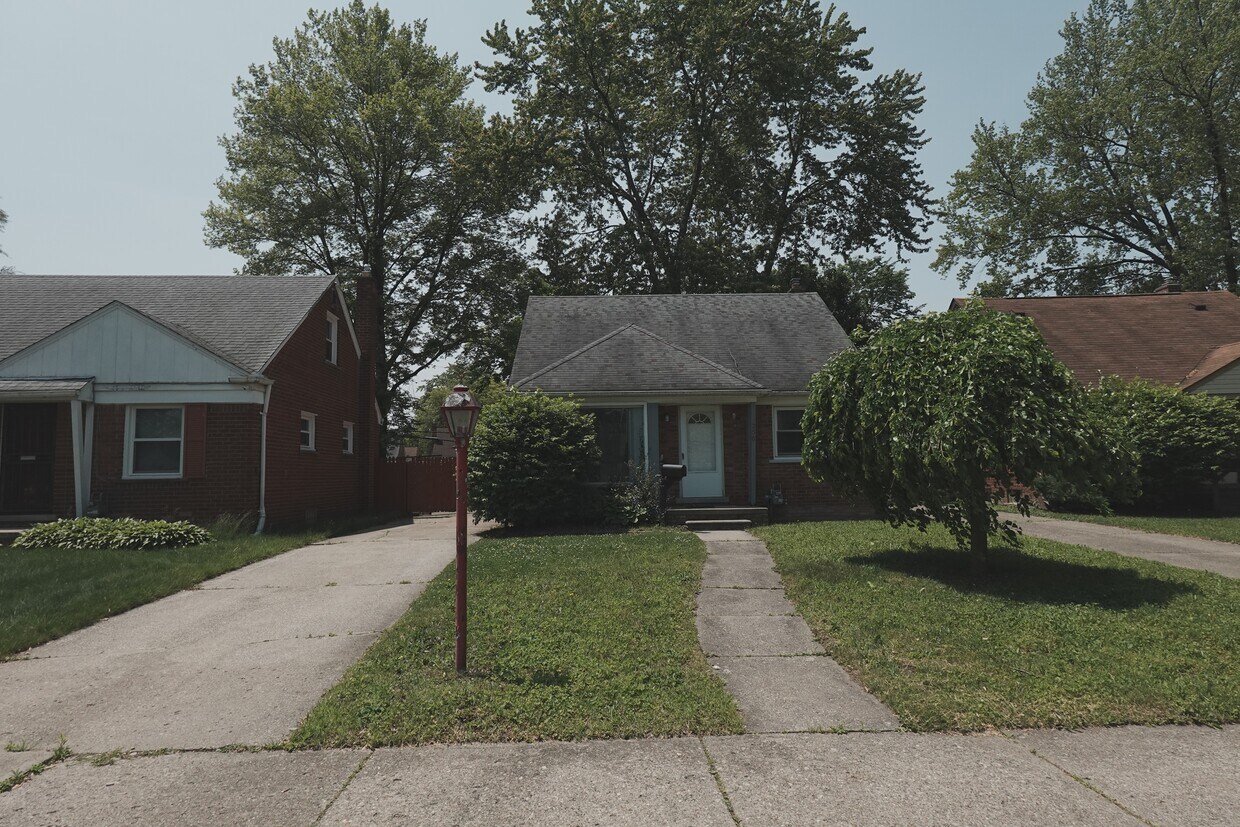 Foto principal - 256 Brentwood St