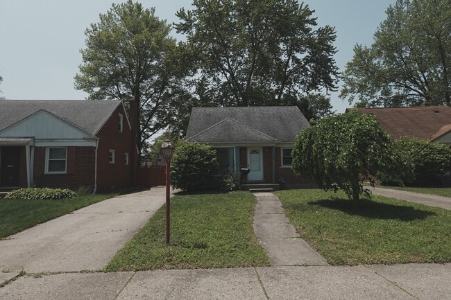 Photo - 256 Brentwood St House