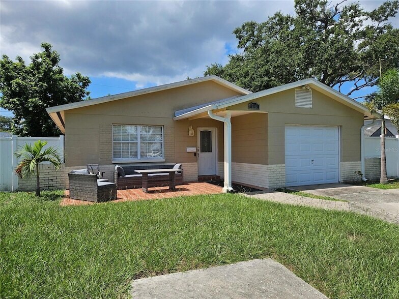 Foto principal - 5542 19th Ave N