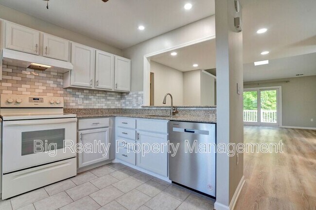 Foto del edificio - 1732 Rosewood Ct