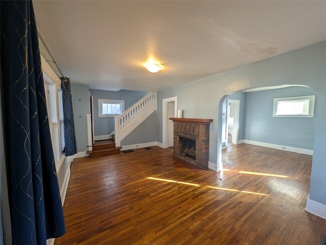 Building Photo - 1675 W 9th St