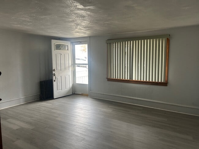 Building Photo - 63 Miner St