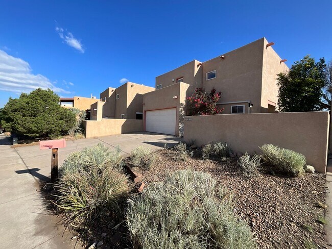 Building Photo - 3 Bedroom Home Available Near Osuna Rd NE ...