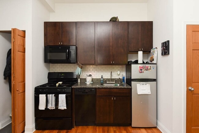 Building Photo - 4504 N Paulina St