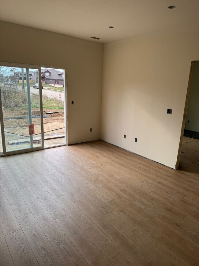 Foto del edificio - 4919-4921 Silver Mill Dr.