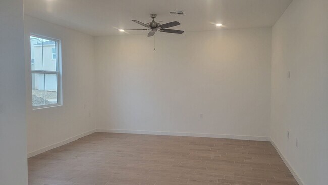 Foto del edificio - 12505 Camino Glorieta, Bakersfield, CA 93311