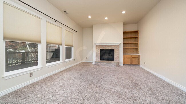 Foto del edificio - Westside 5 Bedroom Home Nestled Near Ute V...