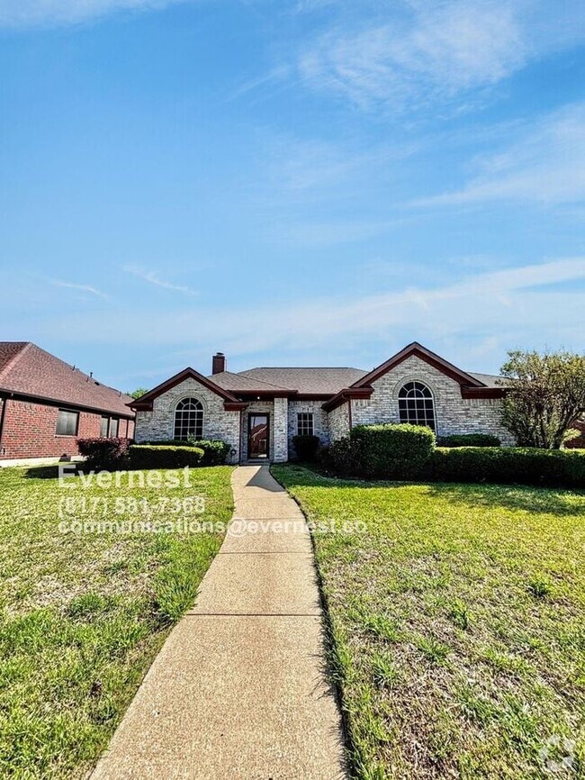 Building Photo - 1608 Willow Creek