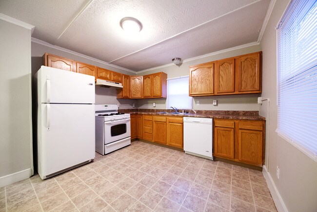 Building Photo - 3-BEDROOM IN SOBRO NEAR THE MONON TRAIL!!
