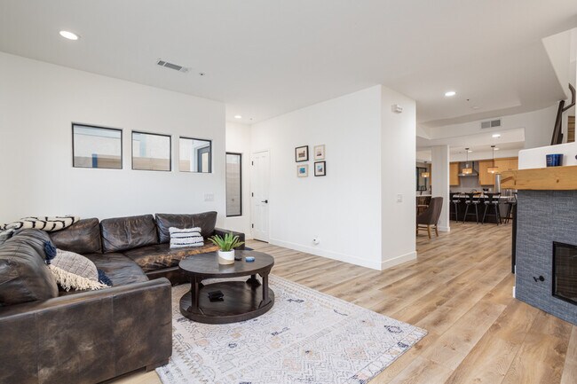 Foto del edificio - 162 Avenida Florencia