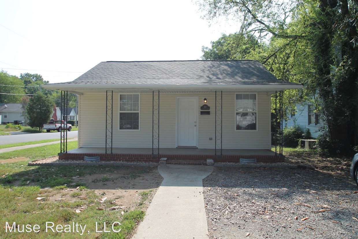 Primary Photo - 3 br, 1 bath House - 301 S Spruce Street