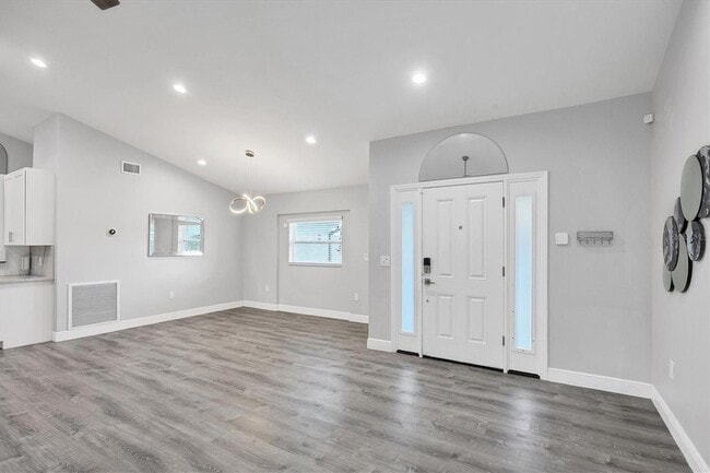 Building Photo - 618 Eastpointe Ct