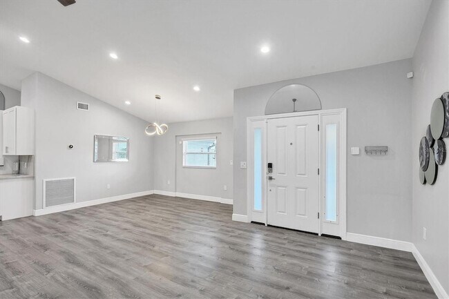 Foto del edificio - 618 Eastpointe Ct