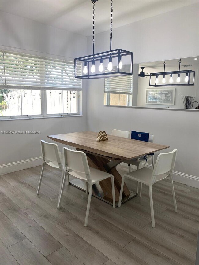 Foto del edificio - 7660 S Southwood Cir