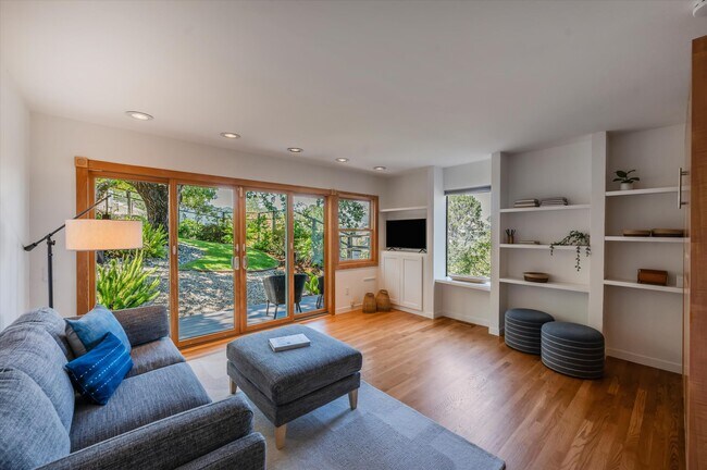 Building Photo - 200 Stuyvesant Dr