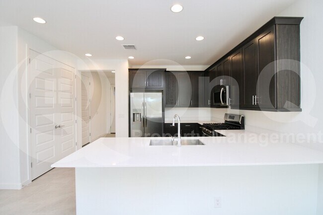 Building Photo - 4119 E Sagebrush St