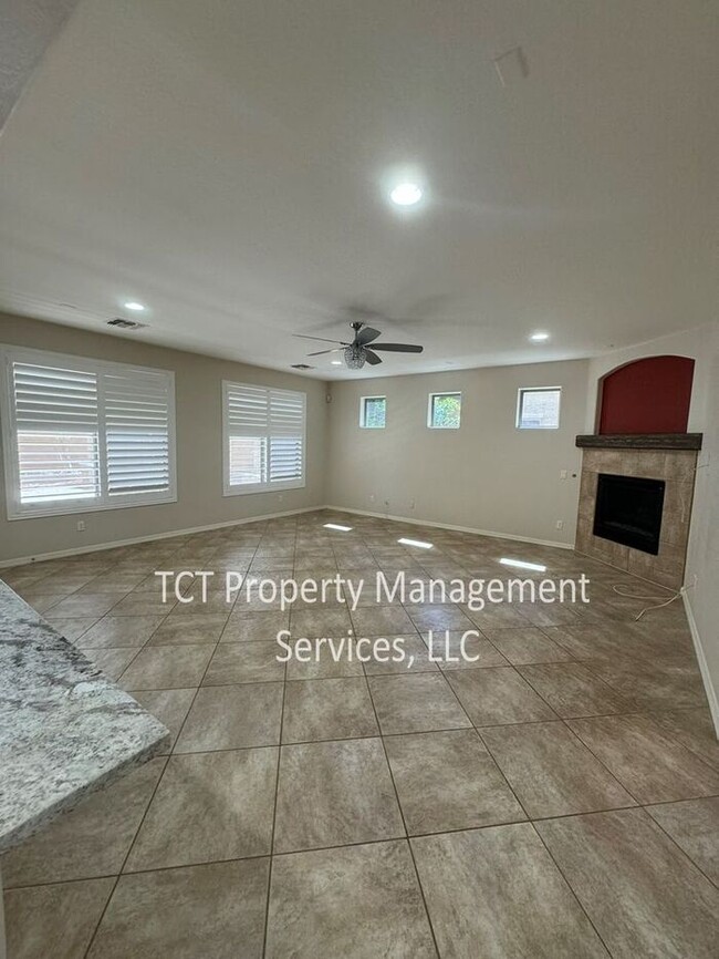 Building Photo - Spacious, Updated Home in Chandler!