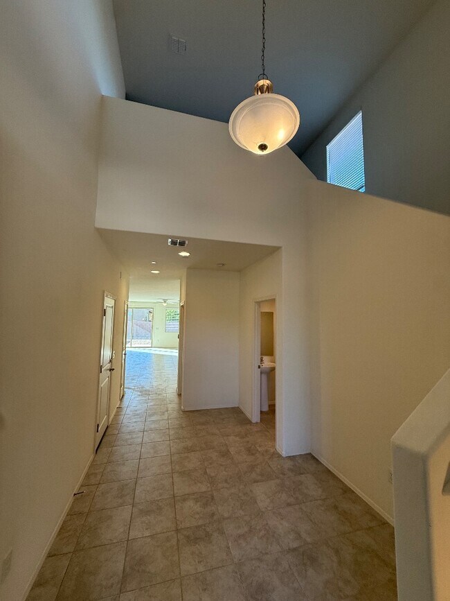 Foto del edificio - 7295 S Via Tierra Mesa