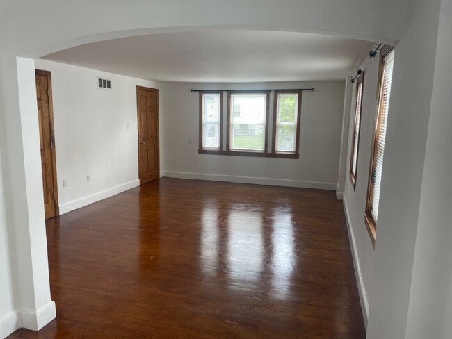 Building Photo - 80 Gladeside Ave