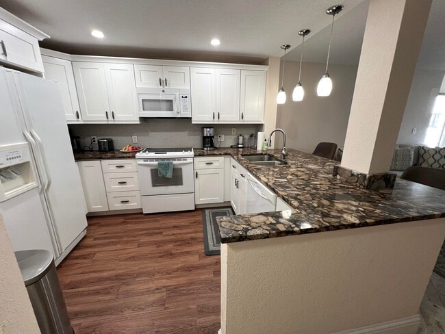 Building Photo - 3580 S Ocean Blvd