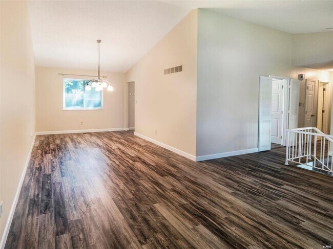 Foto del edificio - 1300 Westbrooke Meadows Ln