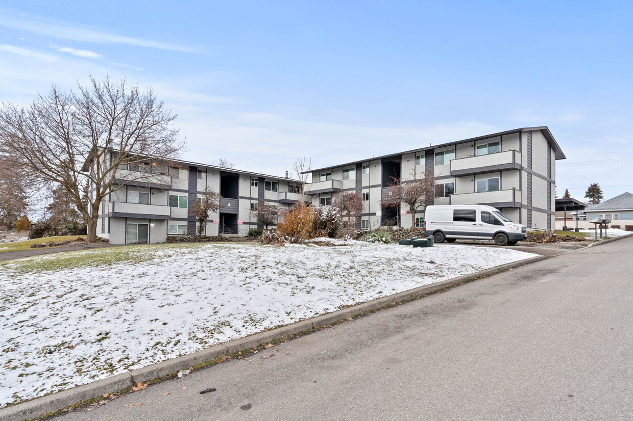Foto principal - Riverside Pines Apartments