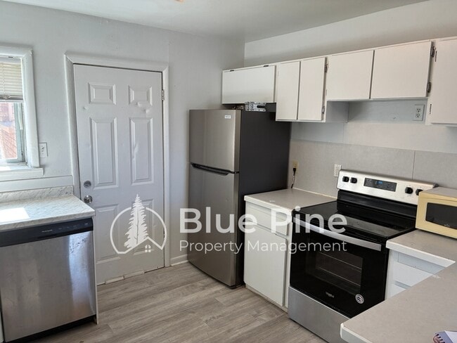 Building Photo - 3372 E Iona Rd