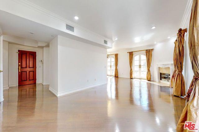 Building Photo - 353 S Reeves Dr